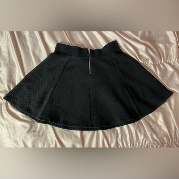 Black quilted skater skirt - Picture 3 of 3